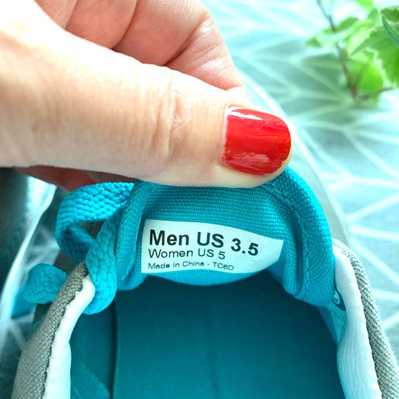 VANS Women Sneakers - Picture 2 of 3